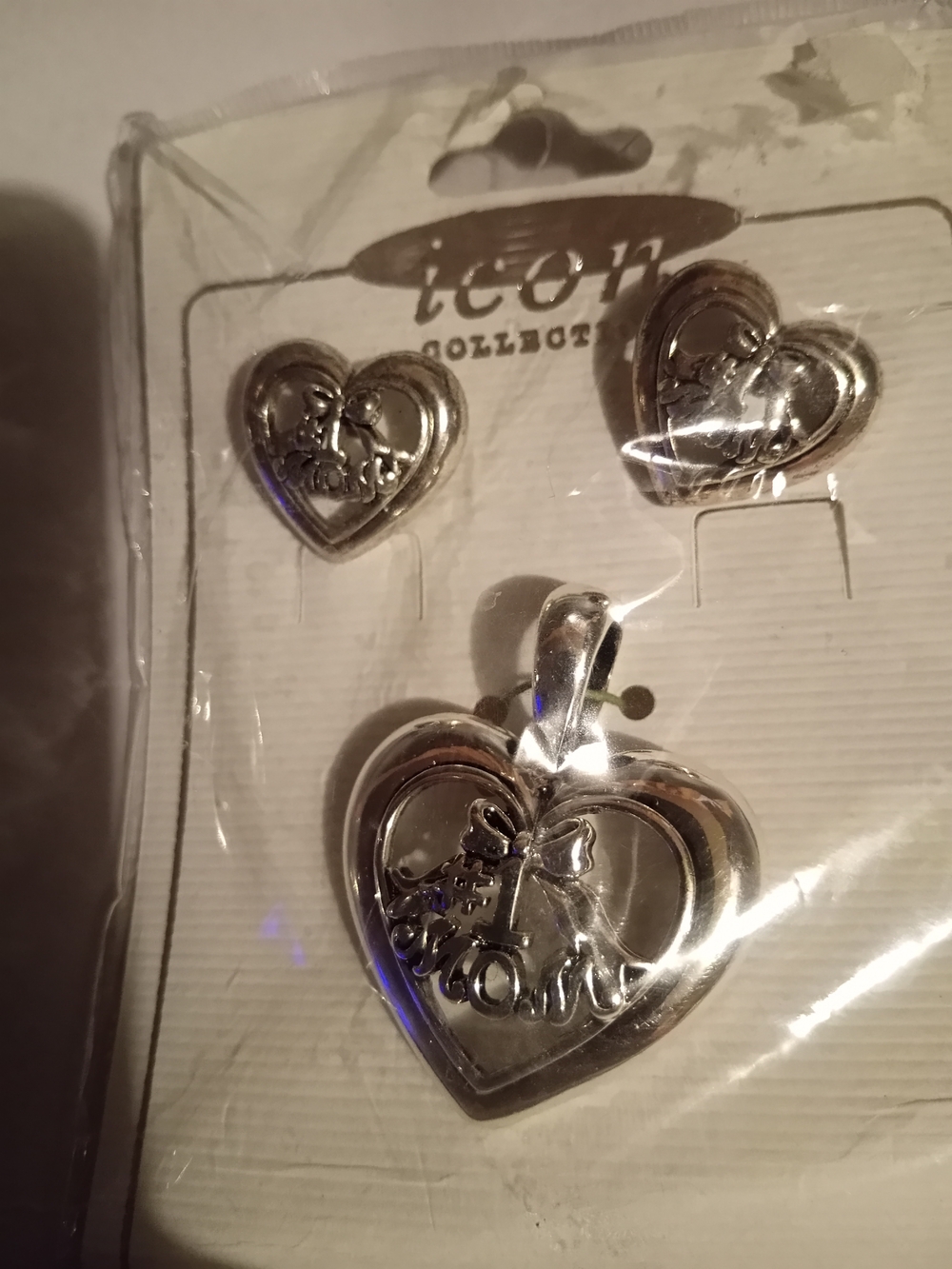#FREE# WITH BUNDLE Silver Heart Pendant and Stud Earrings Set